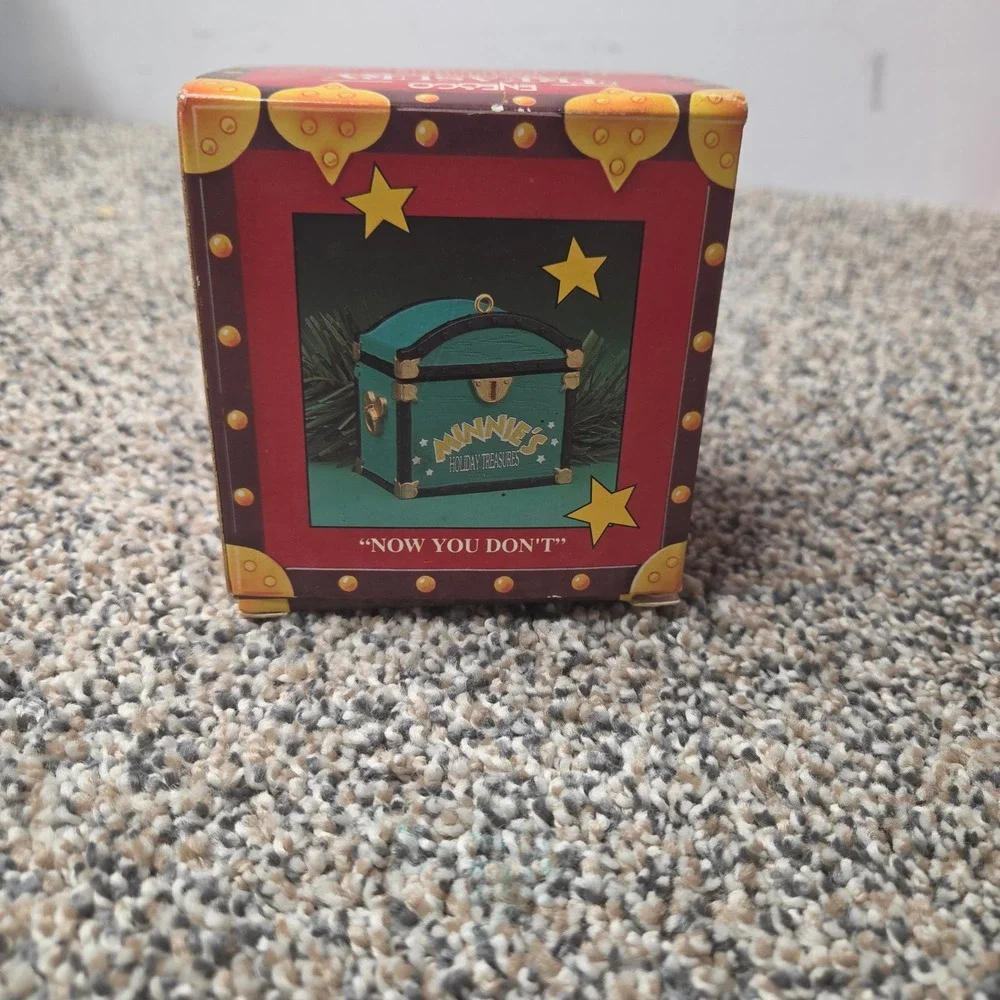 Disney Enesco Minnie Mouse Holiday Treasure Limited Edition Pop-Up Ornament 1995
